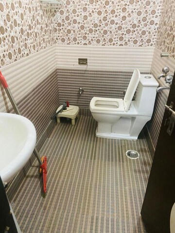 Bathroom in 2 BHK Apartment at Amrapali Vaishali, Vaishali Sector 3 – for Rent