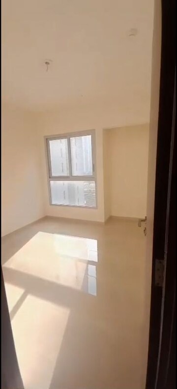 Room in 2 BHK Apartment at Piramal Vaikunth, Balkum Pada – for Sale