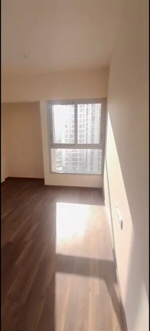 Room in 2 BHK Apartment at Piramal Vaikunth, Balkum Pada – for Sale