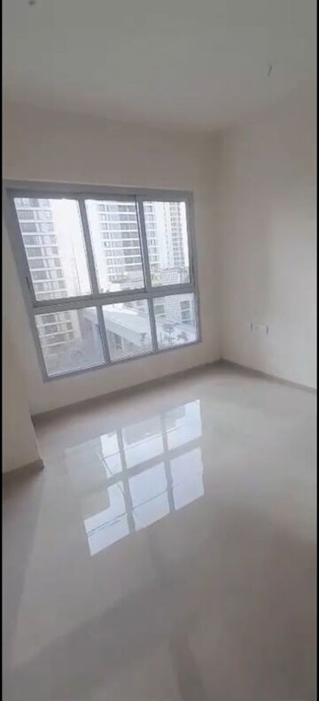 Room in 2 BHK Apartment at Piramal Vaikunth, Balkum Pada – for Sale