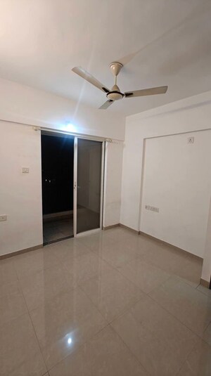 Room in 2 BHK Apartment at Pristine Viva, Mohammadwadi – for Rent