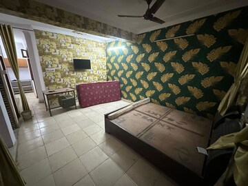 Bedroom in 1.5 BHK Independent House at Gomti Nagar – for Rent