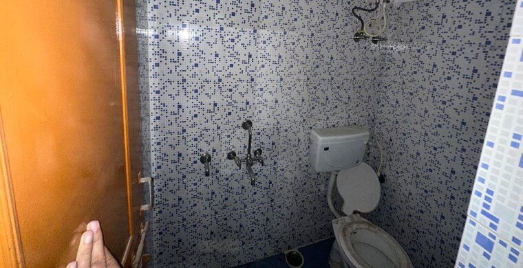 Bathroom, gomti nagar 1.5 Bedroom 1350 Sq.Ft. Independent House In Gomti Nagar Lucknow 10066982