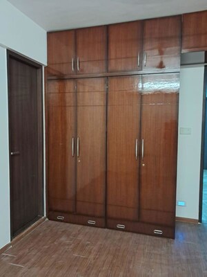 Room in 3 BHK Apartment at Erandwane – for Rent