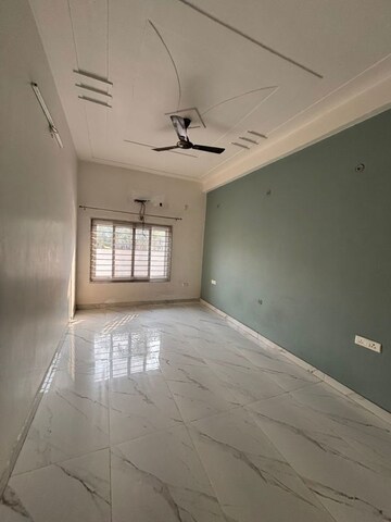 Room in 2 BHK Independent House at Gomti Nagar – for Rent
