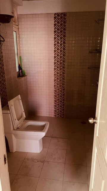 Attached Bathroom in 2 BHK Independent House at Gomti Nagar – for Rent