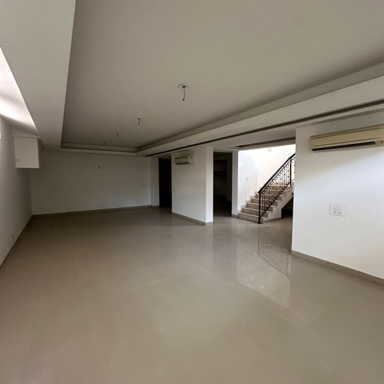 Room, emaar-marbella 5 Bedroom 8120 Sq.Ft. Villa In Sector 66 Gurgaon 10066993