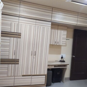 Room in 3 BHK Apartment at Bharat Kunj CHS, Ideal Colony – for Rent