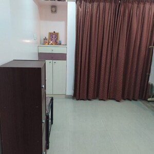 Room in 3 BHK Apartment at Bharat Kunj CHS, Ideal Colony – for Rent
