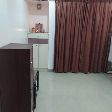 Room in 3 BHK Apartment at Bharat Kunj CHS, Ideal Colony – for Rent