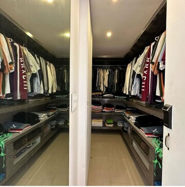 Cupboard in 4 BHK Apartment at Capri Heights Apartment, Pali Hill – for Rent