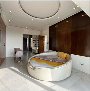 Bedroom in 4 BHK Apartment at Capri Heights Apartment, Pali Hill – for Rent