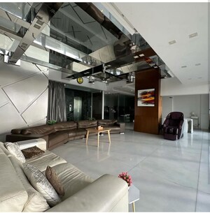 Living Room in 4 BHK Apartment at Capri Heights Apartment, Pali Hill – for Rent