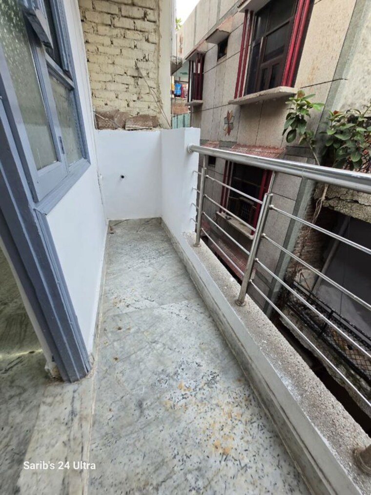 Balcony, jogabai extension 2 Bedroom 450 Sq.Ft. Apartment In Jogabai Extension Delhi 10067003