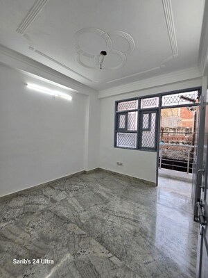 Room in 2 BHK Apartment at Jogabai Extension – for Sale