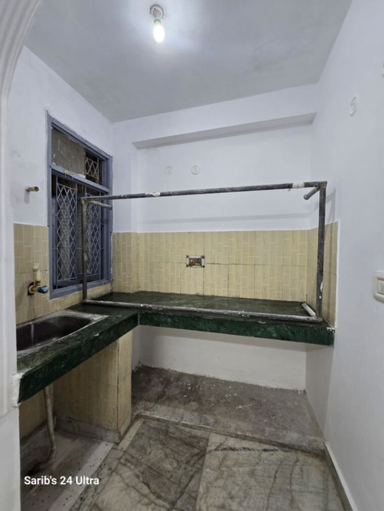 Kitchen, jogabai extension 2 Bedroom 450 Sq.Ft. Apartment In Jogabai Extension Delhi 10067003