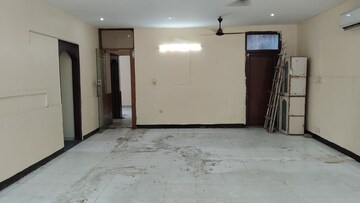 Room in 3 BHK Apartment at Hauz Khas – for Rent