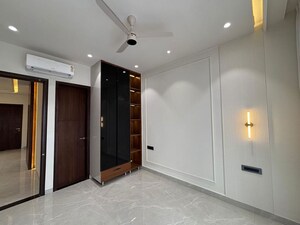 Room in 5 BHK Builder Floor at Sector 11 – for Rent