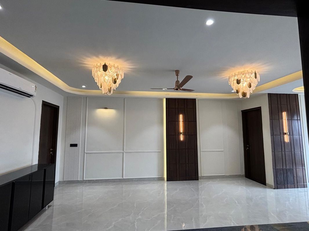 5 BHK + Servant Room Builder Floor For Rent in Sector 11