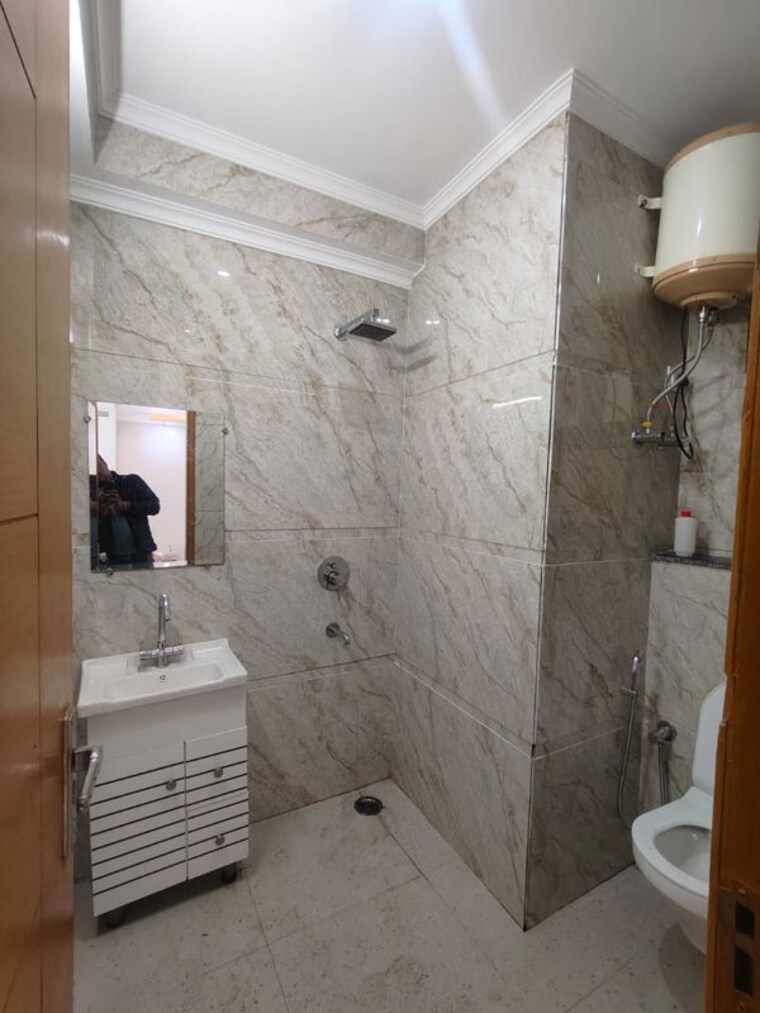 Bathroom, lajpat nagar 4 3 Bedroom 100 Sq.Ft. Apartment In Lajpat Nagar 4 Delhi 10067089