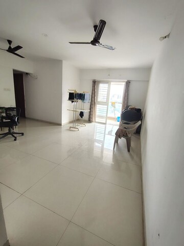 Team Area in 2 BHK Apartment at Kohinoor Zen Estate, Kharadi – for Rent