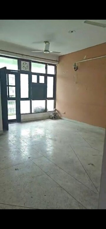 Room in 3 BHK Apartment at Prateek Kunj Apartment, Sector 21c – for Sale