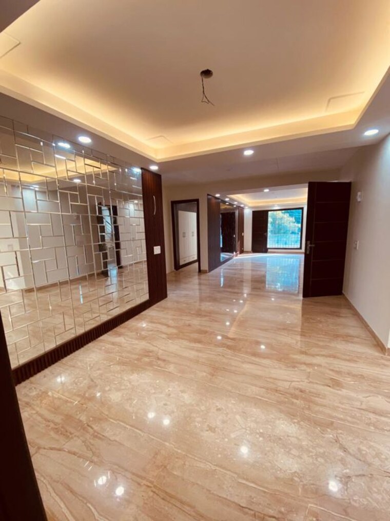 Room, sector 21a 4 Bedroom 4500 Sq.Ft. Builder Floor In Sector 21a Faridabad 8561684