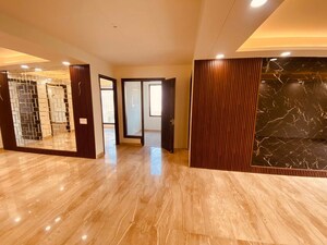 Room in 4 BHK Builder Floor at Sector 21a – for Sale