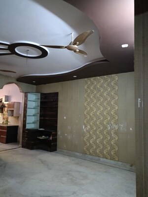 Parking in 3 BHK Builder Floor at Sector 10 – for Sale