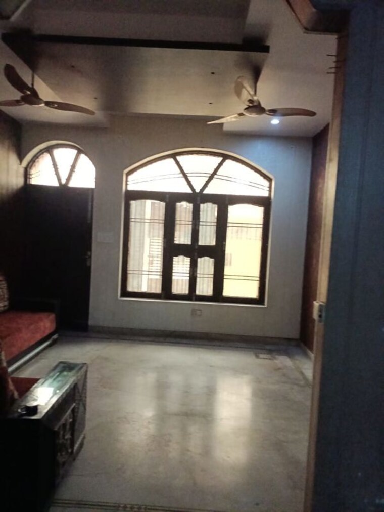 Room, sector 10 3 Bedroom 1800 Sq.Ft. Builder Floor In Sector 10 Faridabad 8580451