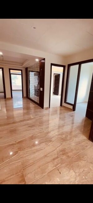 Room in 4 BHK Builder Floor at Sector 21a – for Sale