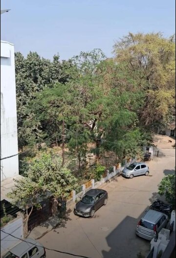 Plot Area in 2 BHK Apartment at The Mall Avenue – for Rent