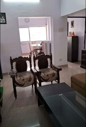 Team Area in 2 BHK Apartment at The Mall Avenue – for Rent