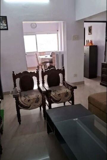 Team Area in 2 BHK Apartment at The Mall Avenue – for Rent