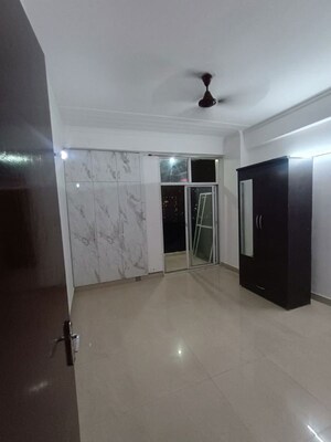 Room in 3 BHK Apartment at Skytech Matrott, Sector 76 – for Rent