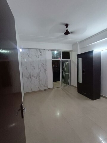 Room in 3 BHK Apartment at Skytech Matrott, Sector 76 – for Rent
