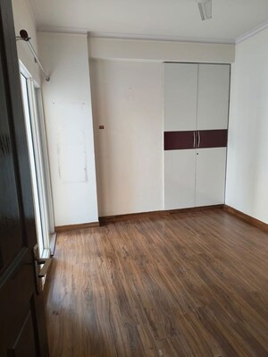 Room in 2 BHK Apartment at JM Florence, Tech Zone 4 Greater Noida – for Rent