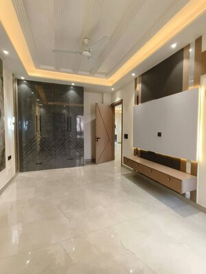 Room in 3 BHK Apartment at Smart World Orchard, Sector 61 – for Sale