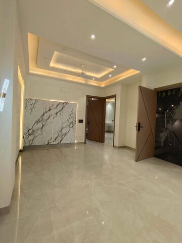 Room in 3 BHK Apartment at Smart World Orchard, Sector 61 – for Sale