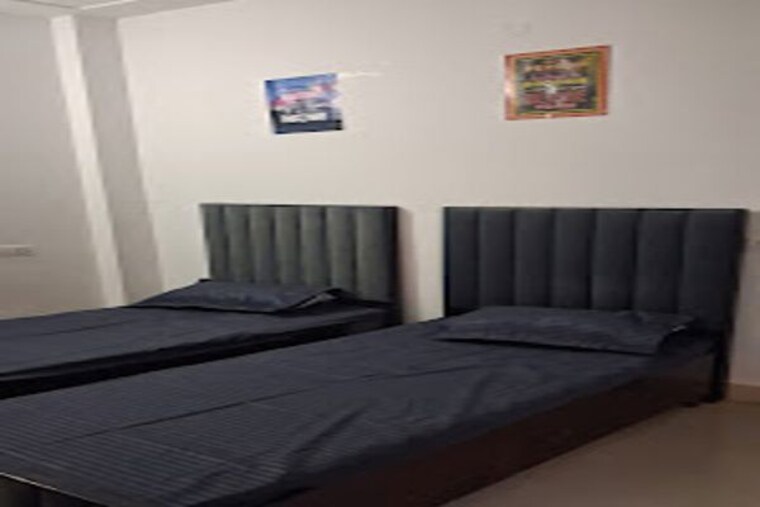Bedroom, sector 12 Pg For Boys In Sector 12 10067352