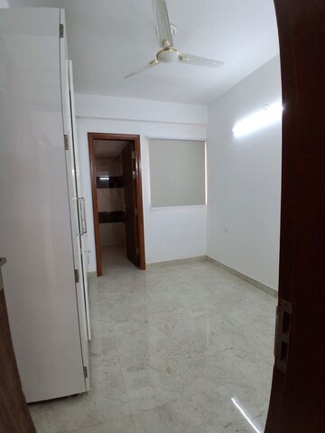 Room in 4 BHK Apartment at Uninav Utopia, Morti – for Rent