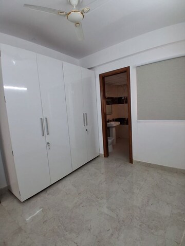 Room in 4 BHK Apartment at Uninav Utopia, Morti – for Rent