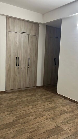 Room in 3 BHK Apartment at Omaxe Royal Residency Faridabad, Sector 79 – for Rent
