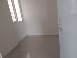 Room in 3 BHK Apartment at Signature Global Golf Greens, Sector 79 – for Rent