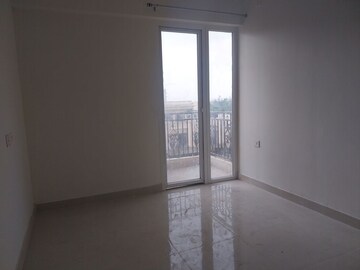 Room in 3 BHK Apartment at Signature Global Golf Greens, Sector 79 – for Rent