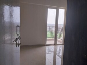 Room in 3 BHK Apartment at Signature Global Golf Greens, Sector 79 – for Rent