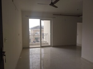 Room in 3 BHK Apartment at Signature Global Golf Greens, Sector 79 – for Rent