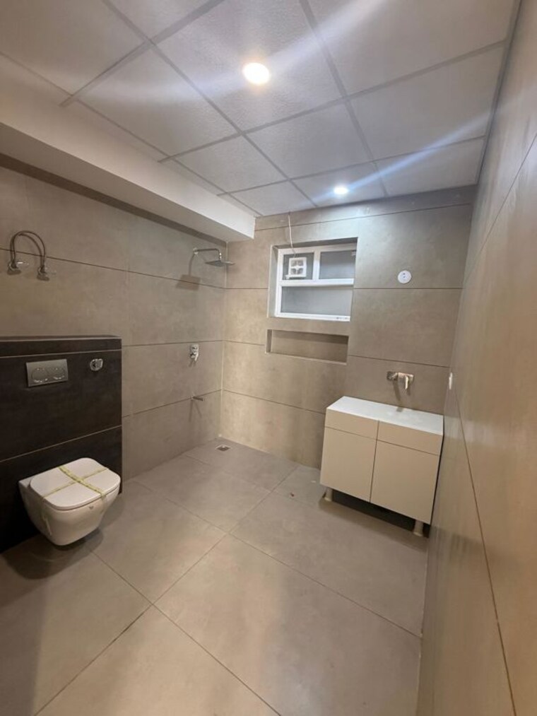 Bathroom, alaknanda-maxxus-eden-estate 3 Bedroom 245 Sq.Yd. Apartment In Ghazipur Zirakpur 10067722