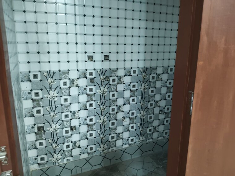 Bathroom, govindpuri 2 Bedroom 600 Sq.Ft. Builder Floor In Govindpuri Delhi 10067741