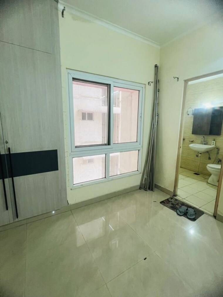 Room, upavp-ganga-yamuna-and-hindon-enclave 3 Bedroom 1375 Sq.Ft. Apartment In Pratap Vihar Ghaziabad 10067778